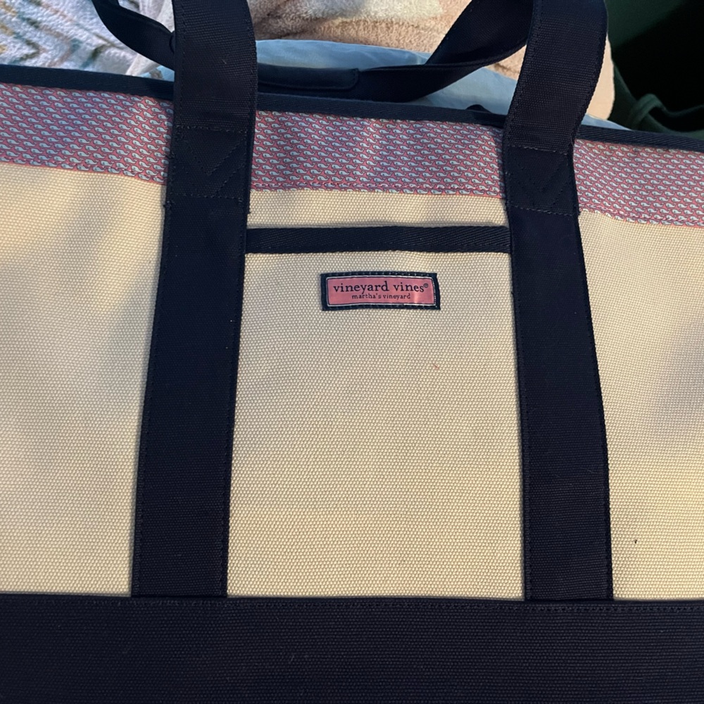 Brand New - never been used Vineyard Vines Medium Silk Tie Navy and Cream Tote